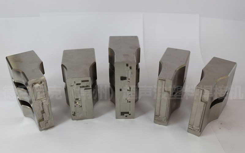 德召尼克 德召尼克